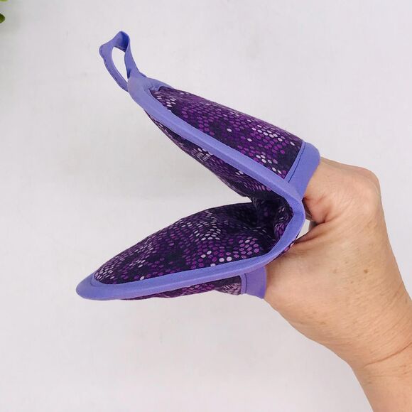 Set of 2 Finger Hotpad Potholders, Purple Swirled Dots, 2 Piece Baking Set - Picture 6 of 6